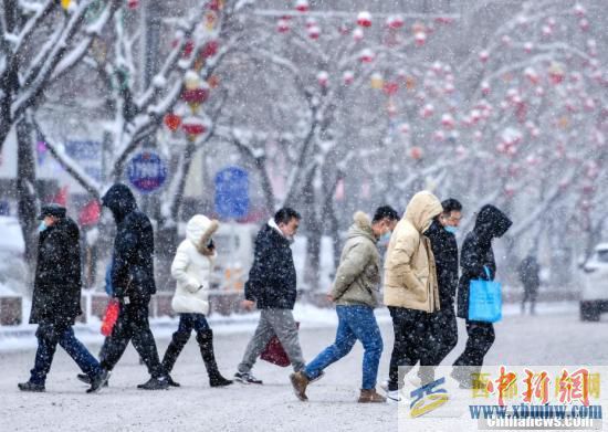 烏魯木齊迎降雪(圖1)