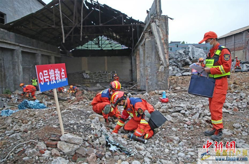 貴州安順消防開展地震救援實戰拉動演練(圖1)