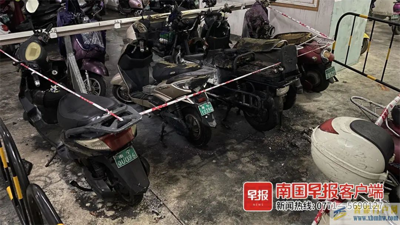 南寧一改裝電動車起火，小區數輛電動車遭殃(圖1)