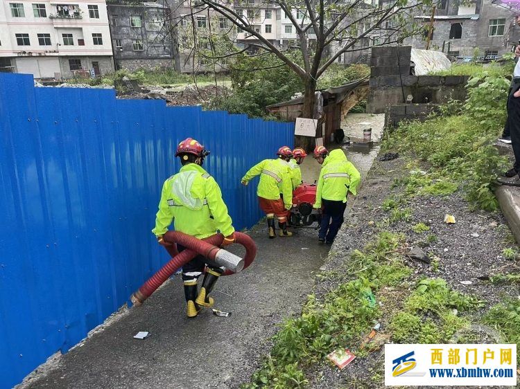 今晨酉陽暴雨導致多地出現積水(圖1)