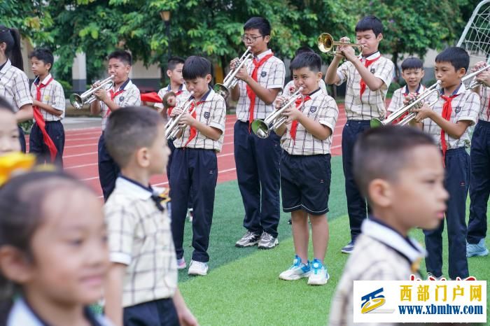 廣西南寧：秋季學期啟幕 師生歡迎新生入學(圖4)