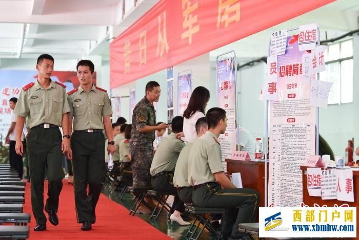 重慶：企業(yè)進軍營 助力退役軍人再就業(yè)(圖2)