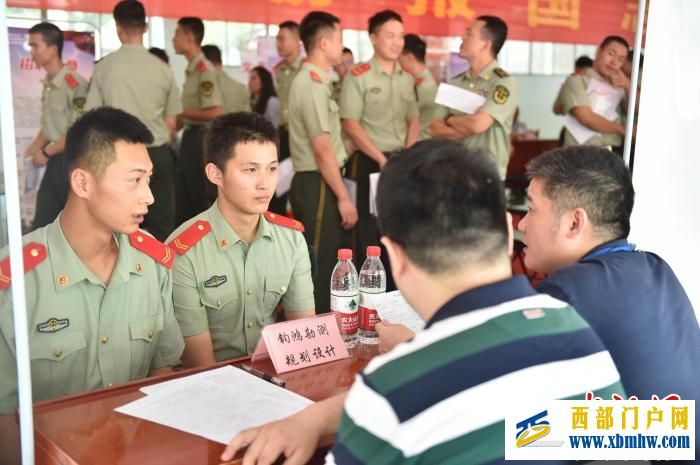 重慶：企業(yè)進軍營 助力退役軍人再就業(yè)(圖3)