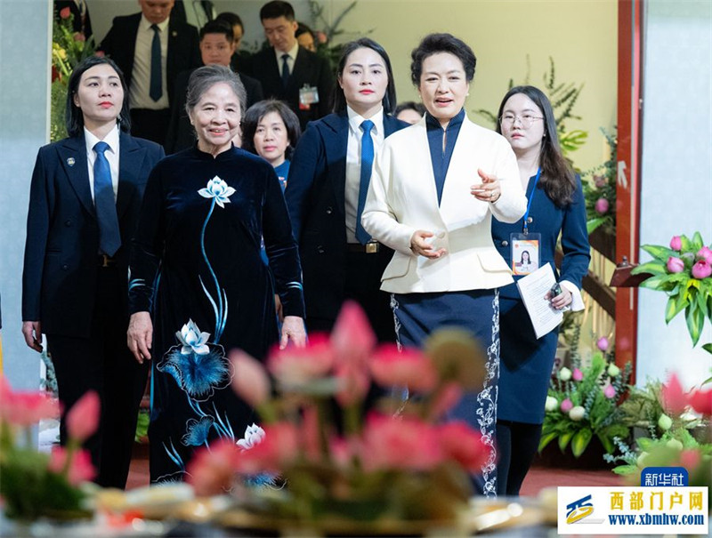 彭麗媛同越共中央總書記夫人吳氏敏參觀越南婦女博物館并茶敘(圖3)