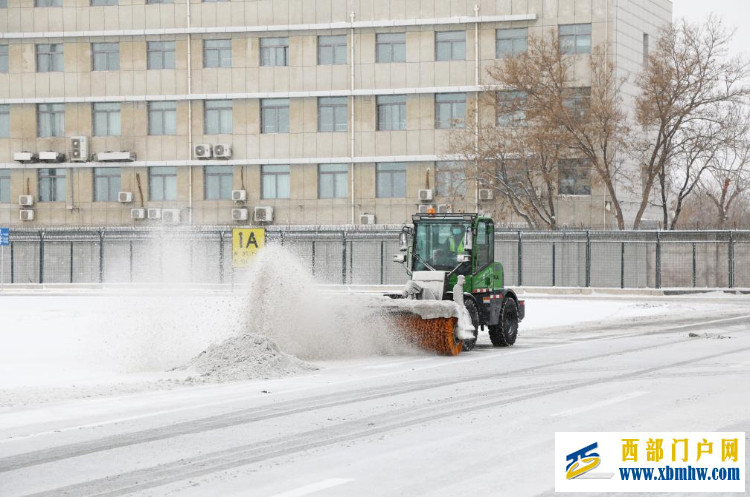 降雪來襲！銀川機場護航春運全力保障旅客出行(圖1)