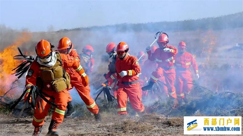 內(nèi)蒙古鄂爾多斯舉行春季林草防火應(yīng)急演練(圖3)