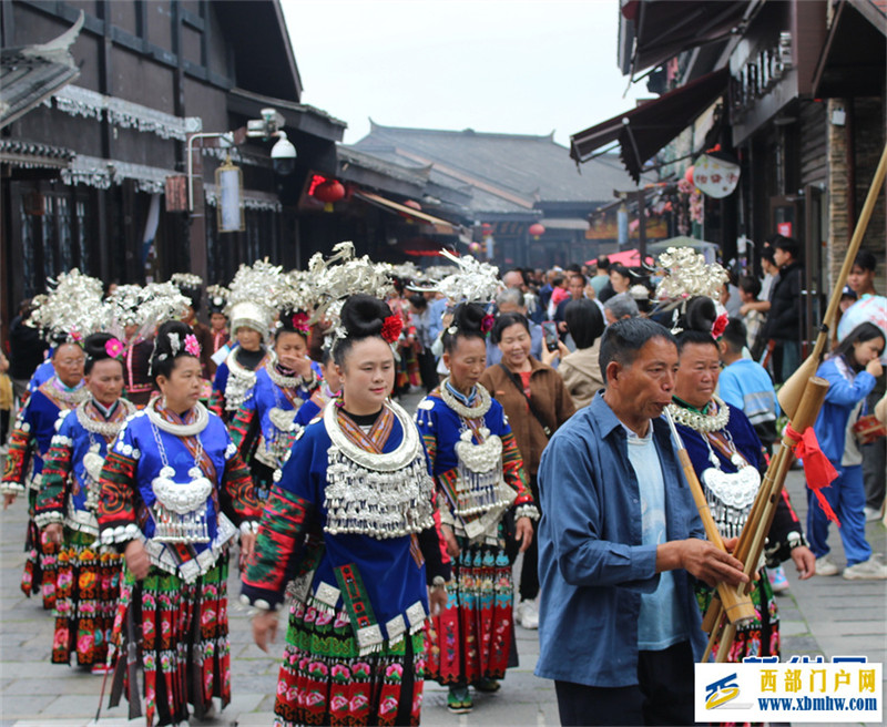 貴州丹寨：“五一”旅游熱(圖1)