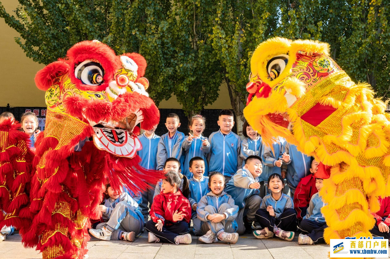 呼和浩特：舞獅進(jìn)校園 文化共傳承(圖1)