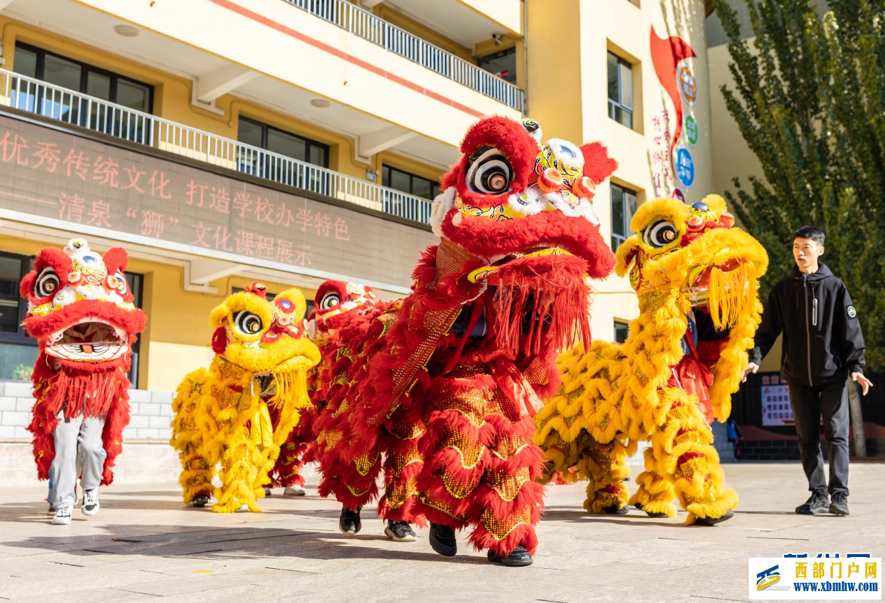 呼和浩特：舞獅進(jìn)校園 文化共傳承(圖4)