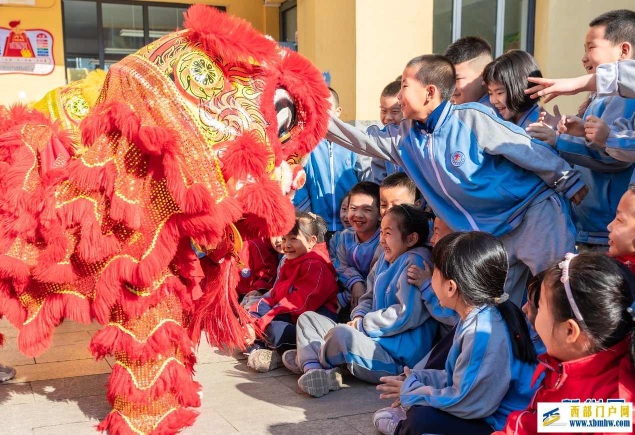 呼和浩特：舞獅進(jìn)校園 文化共傳承(圖10)