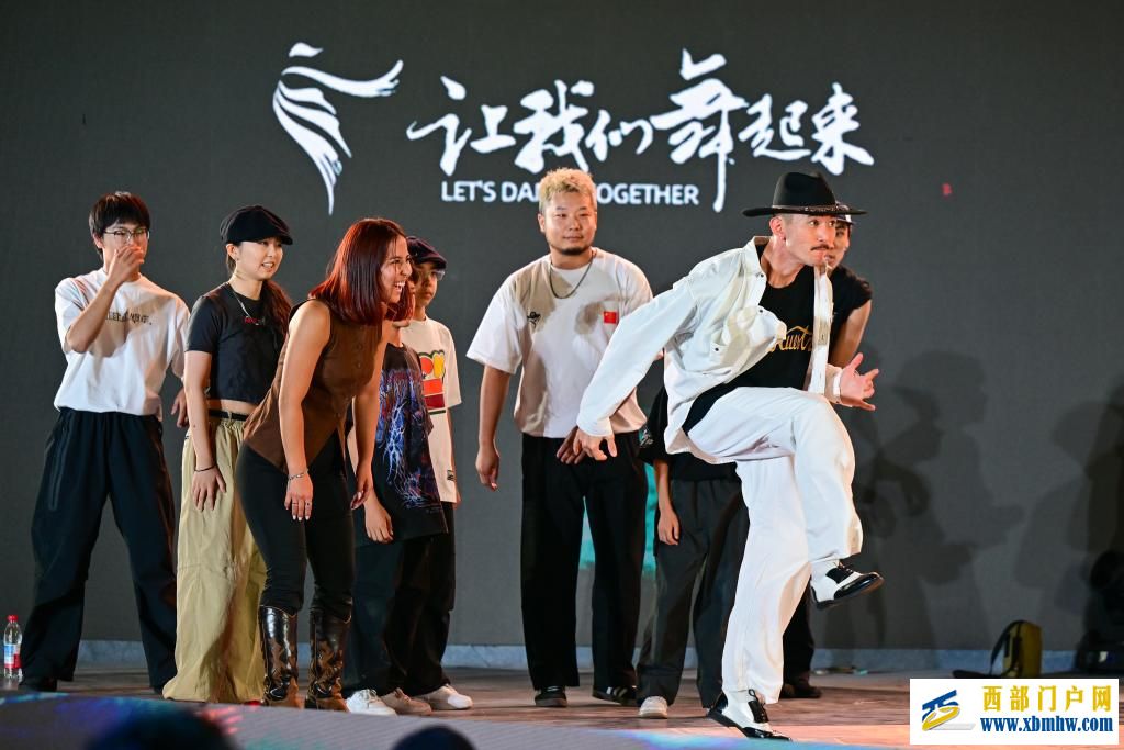 新疆“絲綢之路”街舞展演燃動(dòng)油城(圖12)